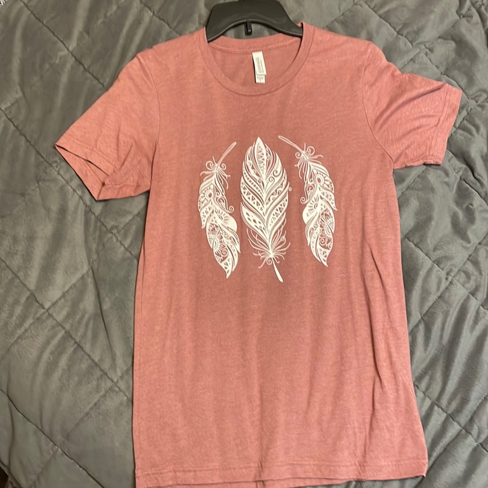 Graphic T-Shirt 🪶 - Picture 1 of 5